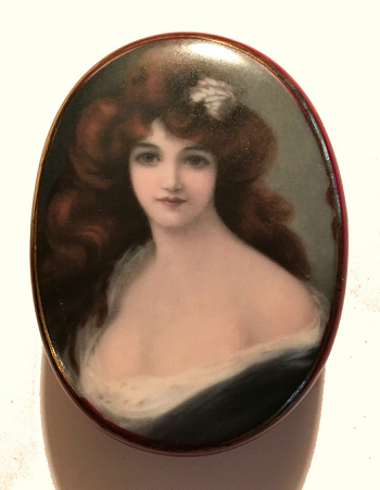 Portrait Dresser Box