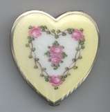 LaMode Heart Enamel Guilloche Compact