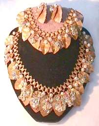 Hobe' Glitzy Crystal & Pearl Parure